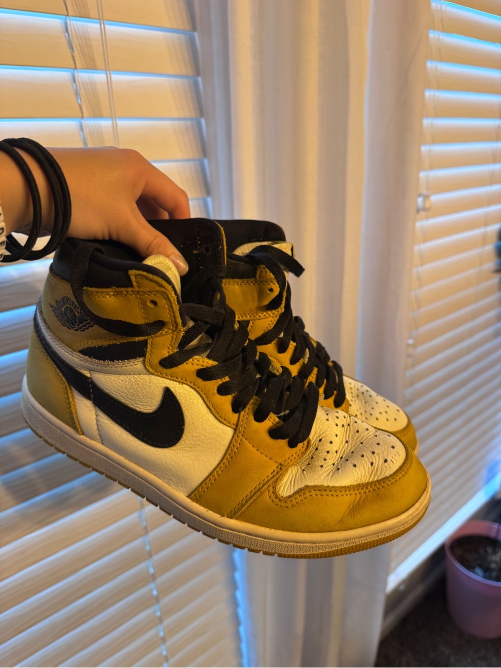 Nike Air Jordan 1 Mid Yellow Black White Boy’ Sneakers